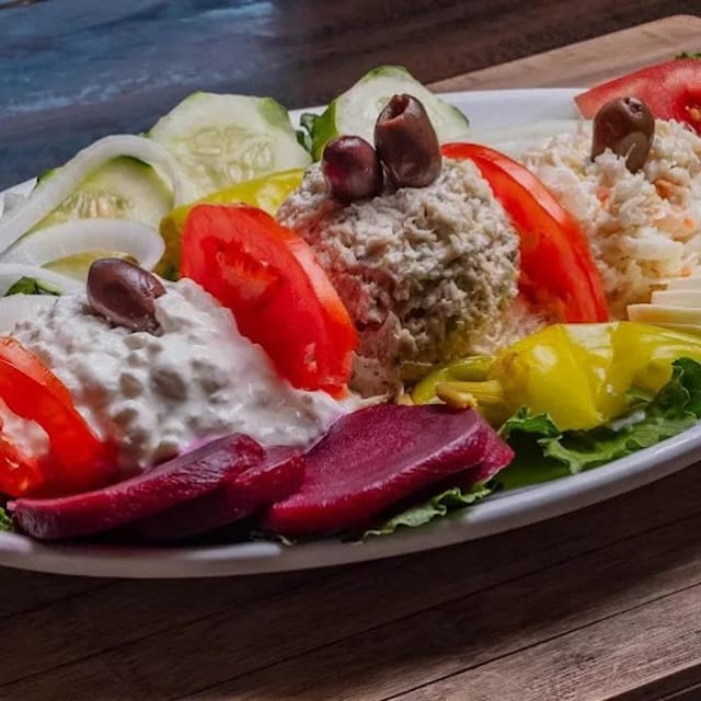Tuna or Chicken Salad Plate.